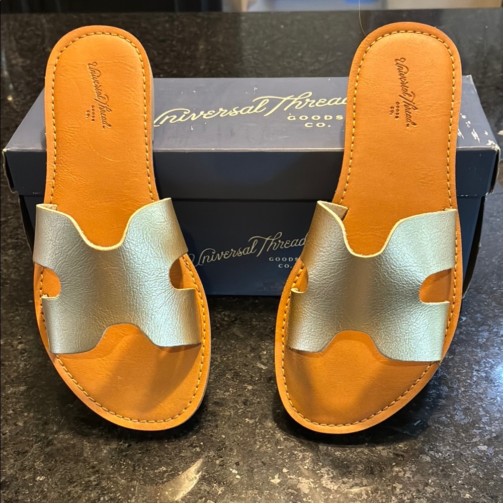 Universal Thread Women's Metallic Gold and Tan Sandals